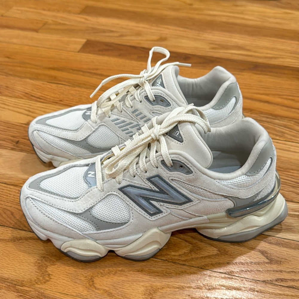 New Balance 9060 size 8.5 Sea salt with concrete and silver metallic